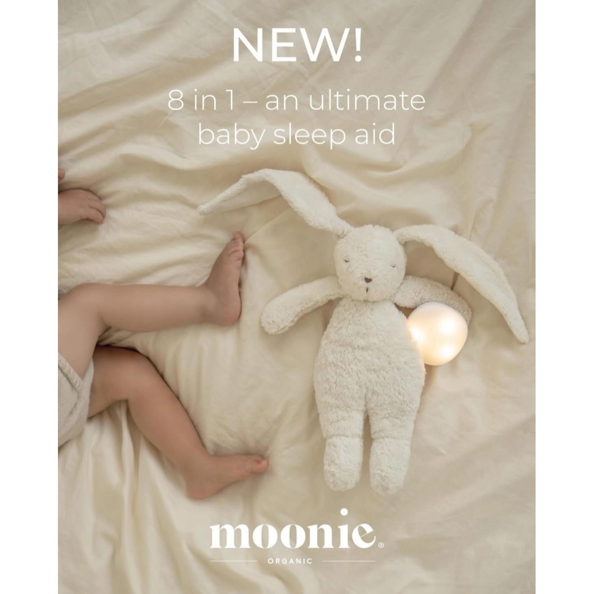 MOONIE 2.0 ORGANIC SAND NATUR Sovebamse med lyd og nattlampe