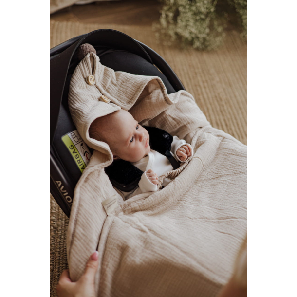MUSSELIN BILSTOLPOSE / BABYWRAP SAND 1.5TOG