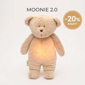 MOONIE FRIEND 2.0 ORGANIC SAND NATUR Sovebamse med lyd og nattlampe  
