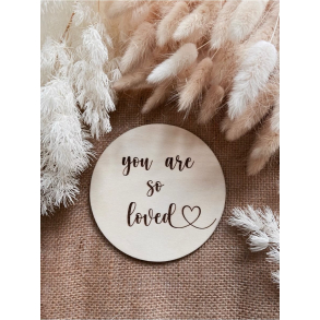 YOU ER SO LOVED treskilt 12cm MINNESKILT