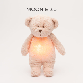 MOONIE FRIEND 2.0 ORGANIC ROSA NATUR Sovebamse med lyd og nattlampe