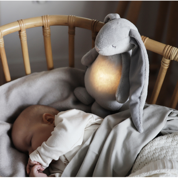 MOONIE FRIEND SILVER Sovekanin med lyd od nattlampe